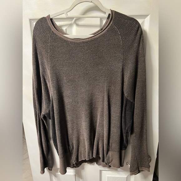 Sweater - Picture 1 of 4